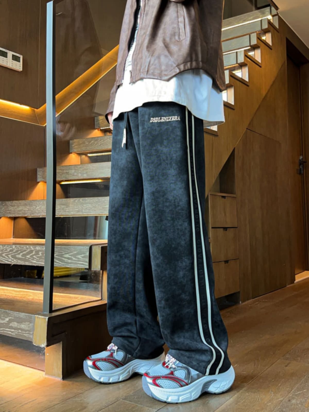 【メンズ】ライン装飾ワイドシルエットスウェットパンツ